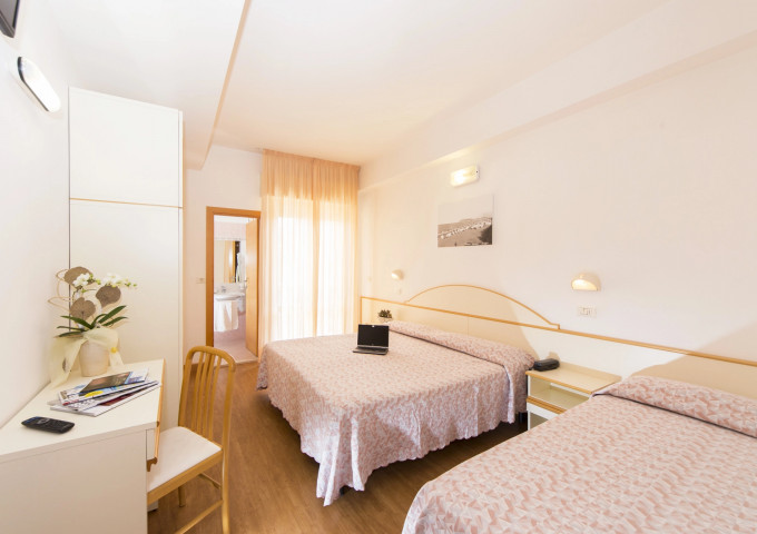 media.Slide-Camere-02-Hotel-Silvia-Misano