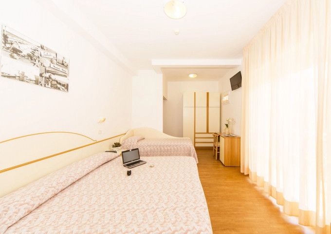 media.Slide-Camere-03-Hotel-Silvia-Misano