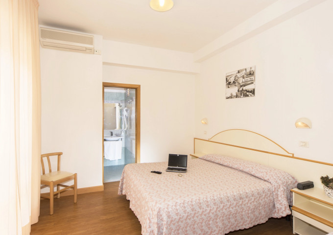 media.Slide-Camere-01-Hotel-Silvia-Misano