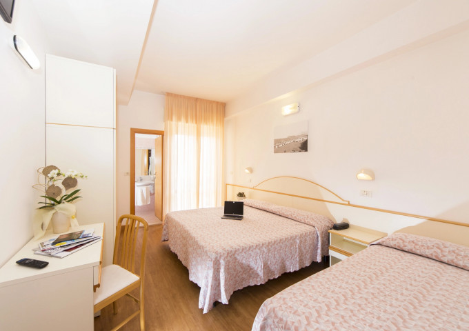 media.Slide-Camere-02-Hotel-Silvia-Misano