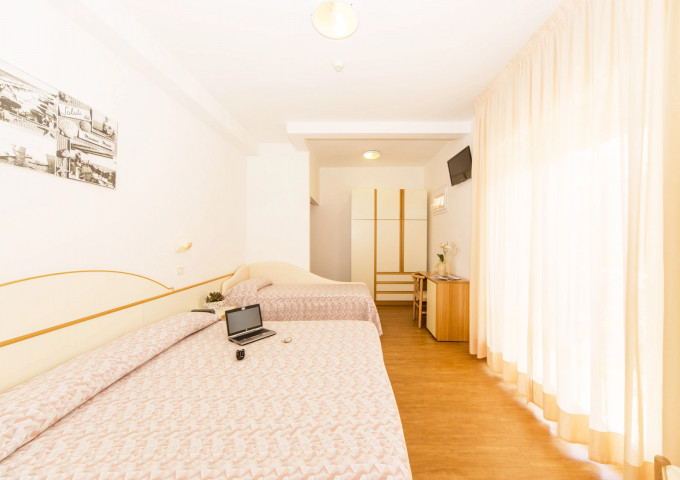media.Slide-Camere-03-Hotel-Silvia-Misano