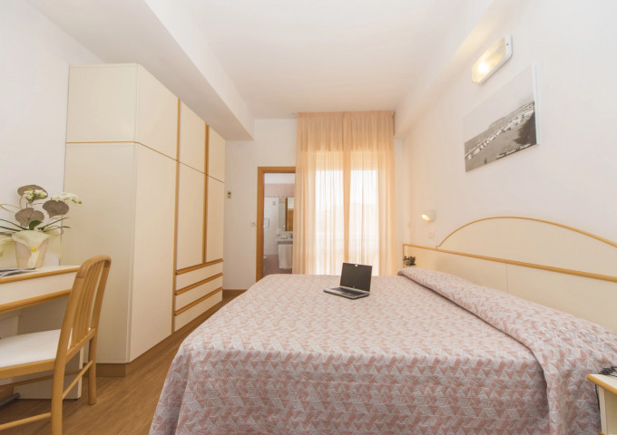 media.Slide-Camere-05-Hotel-Silvia-Misano