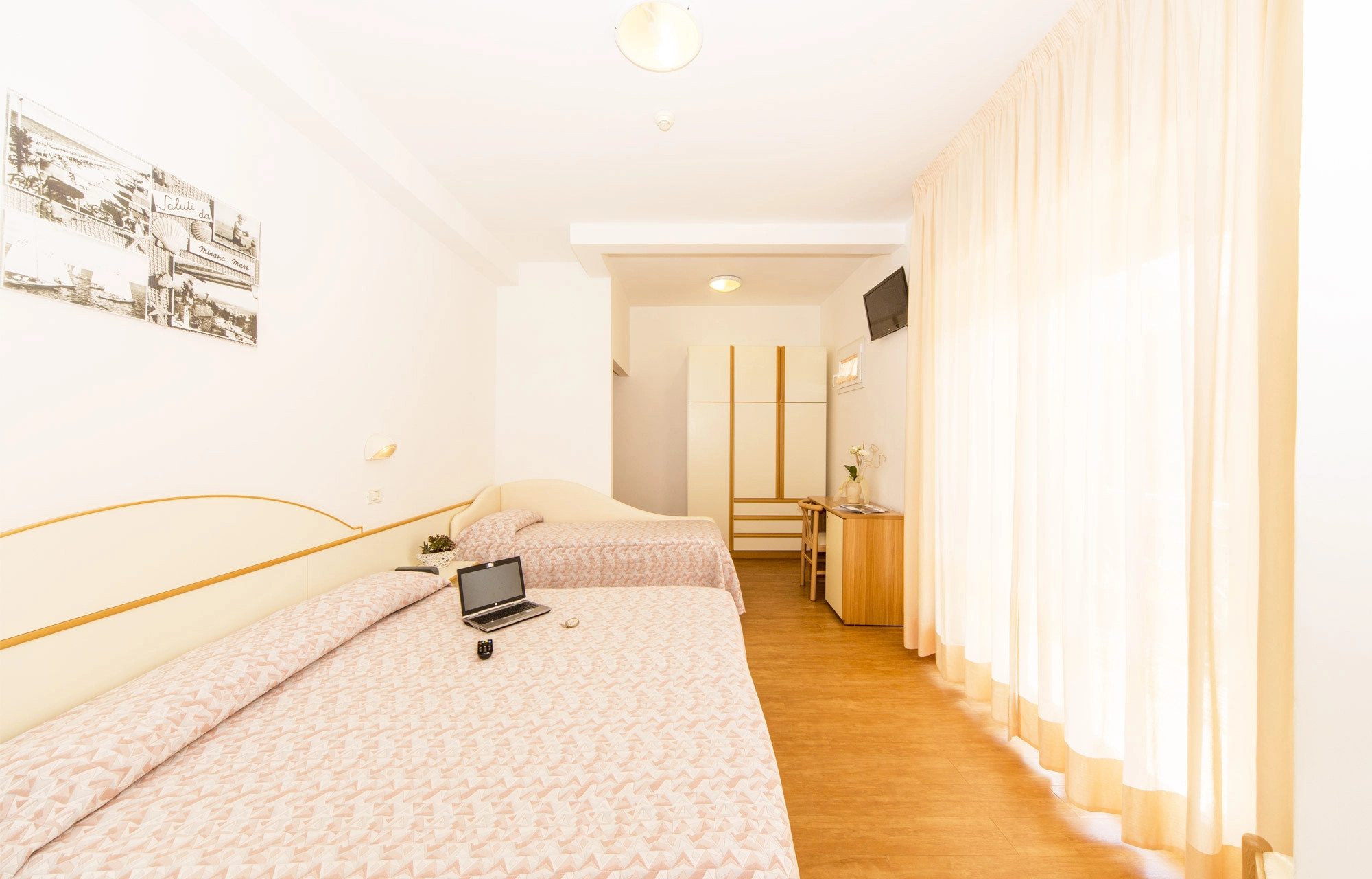 media.Slide-Camere-03-Hotel-Silvia-Misano